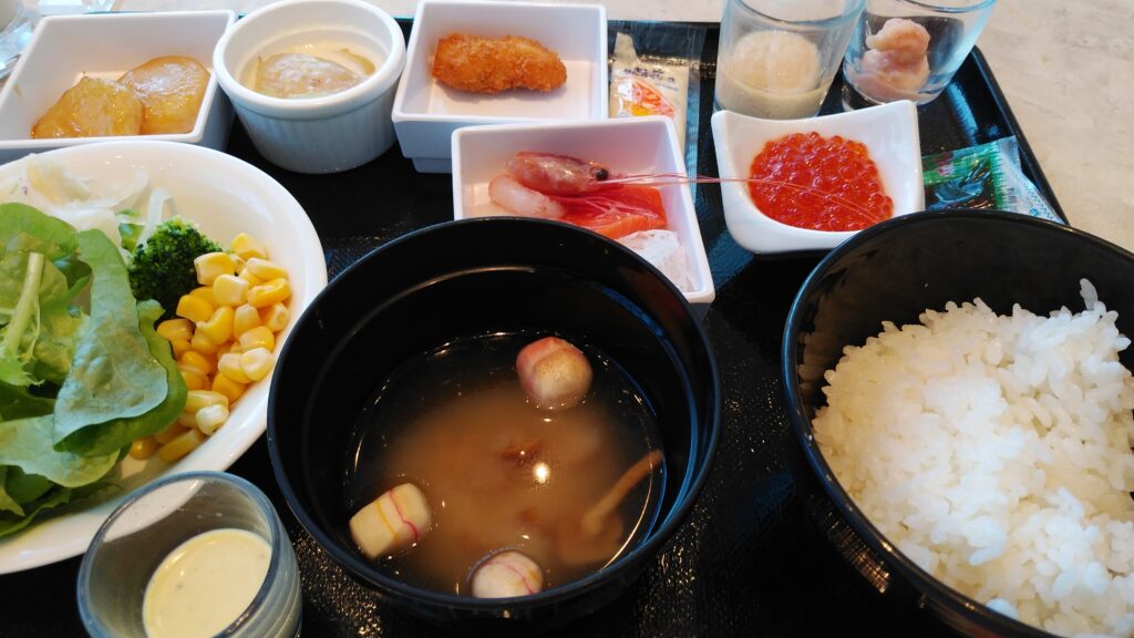 札幌プリンスホテルの朝食はイクラと刺身あり