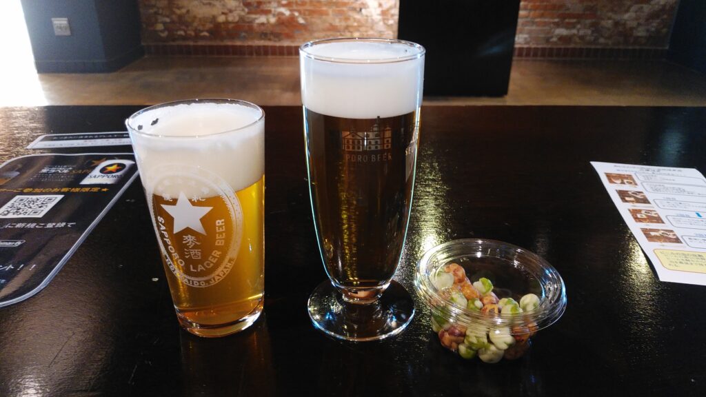 サッポロビール博物館のプレミアムツアー限定ビール「復刻札幌製麦酒」と黒ラベル