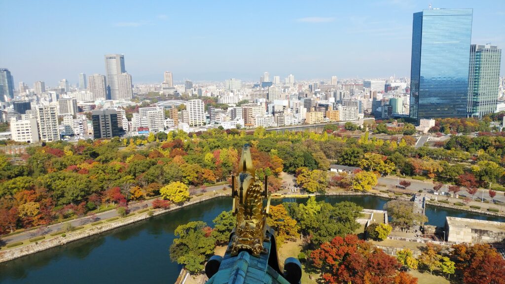 大阪城の天守閣からの眺め