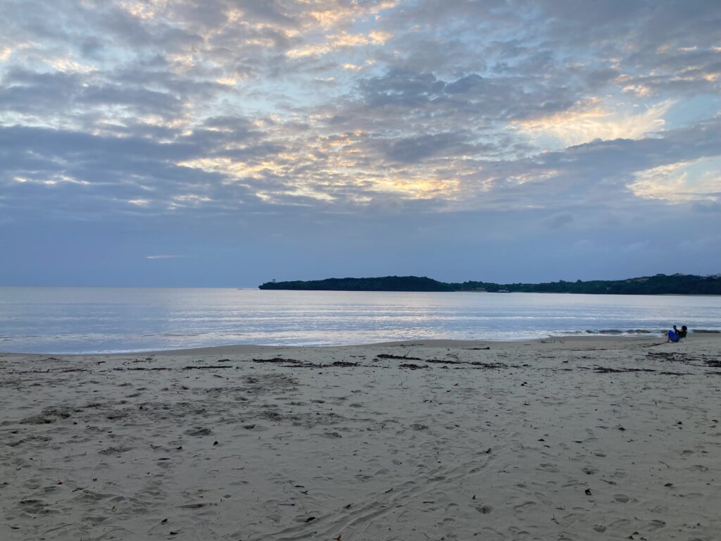 曇った月ヶ浜