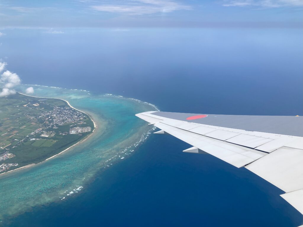 飛行機から見下ろす石垣島の景色