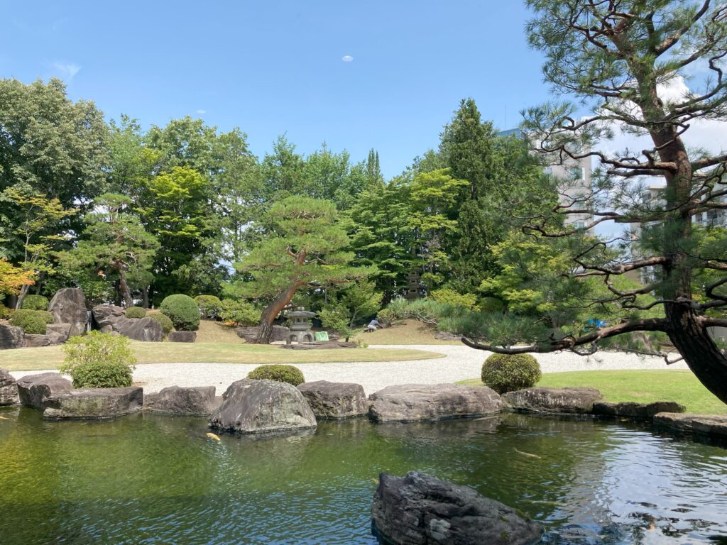 水野美術館の日本庭園