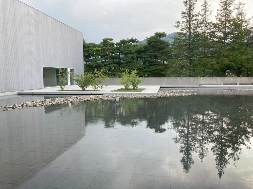 東山魁夷美術館の庭