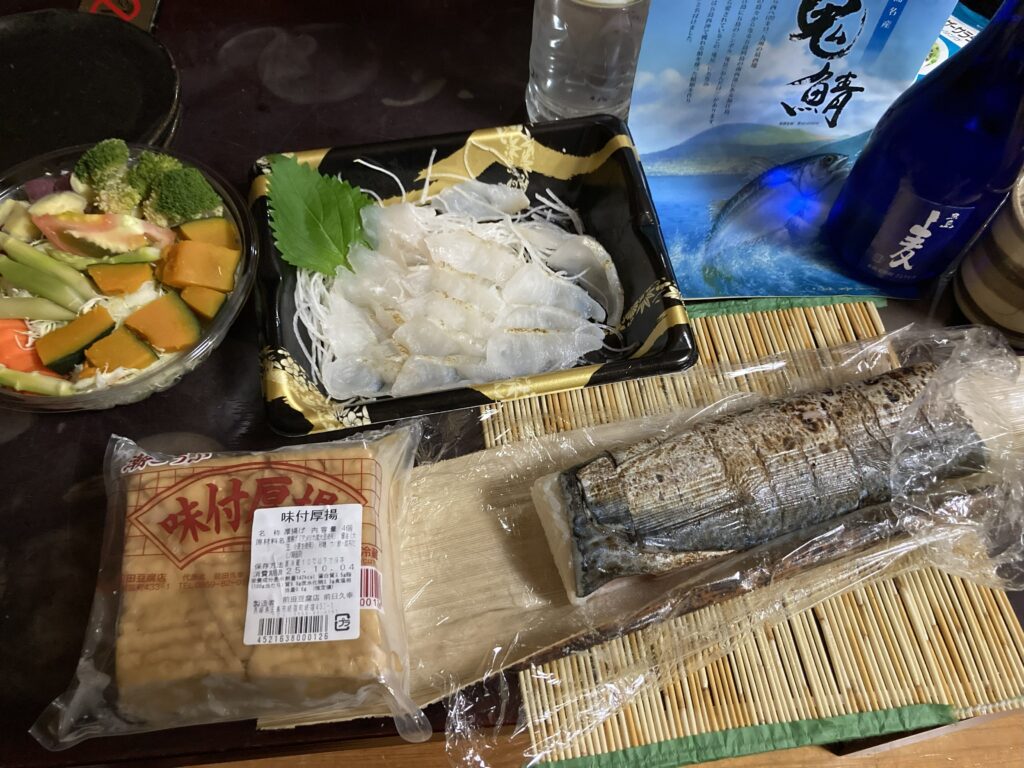 鬼鯖寿司とスーパーで手に入れた食品