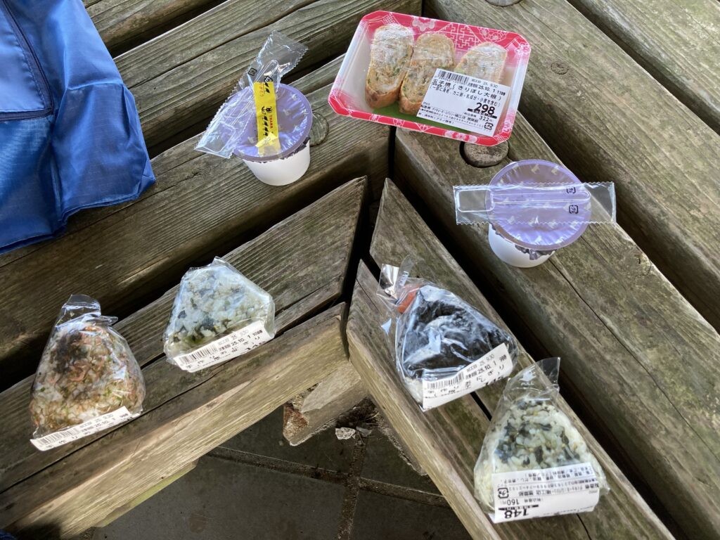 鬼岳の展望台で朝食