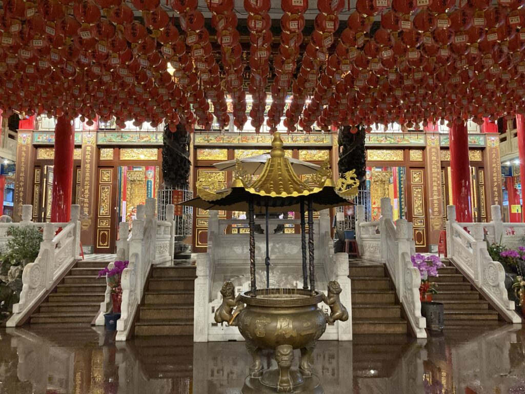 三鳳宮のランタンは残念ながら点灯していませんでした