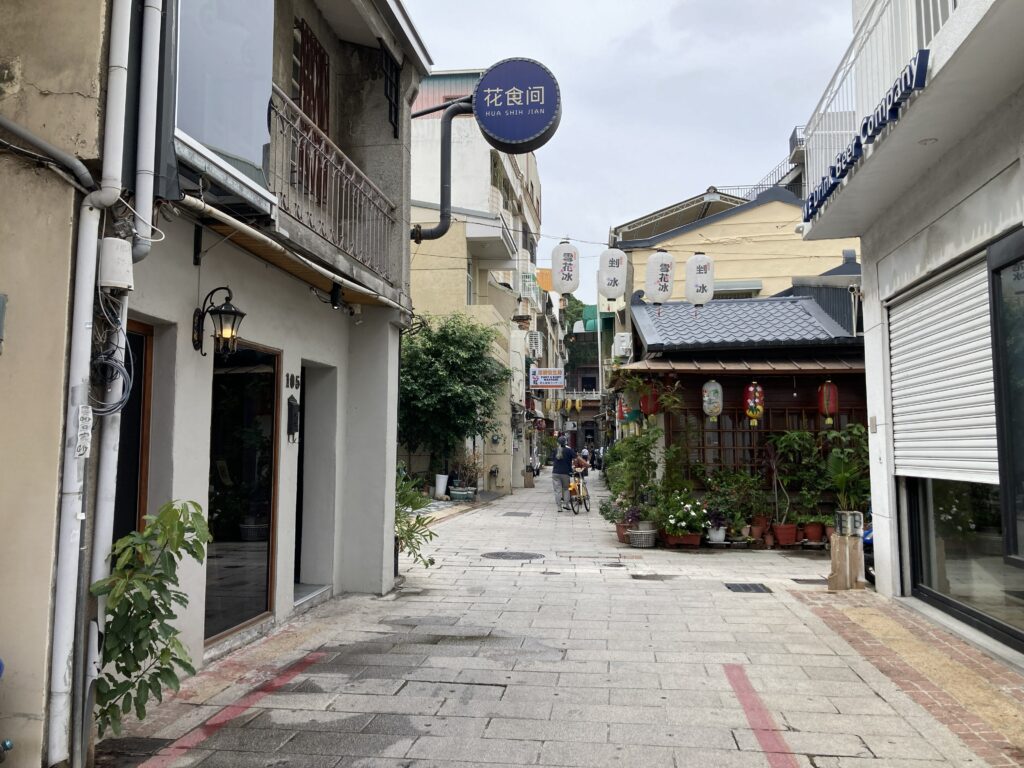 神農街は台風のため閑散としていました