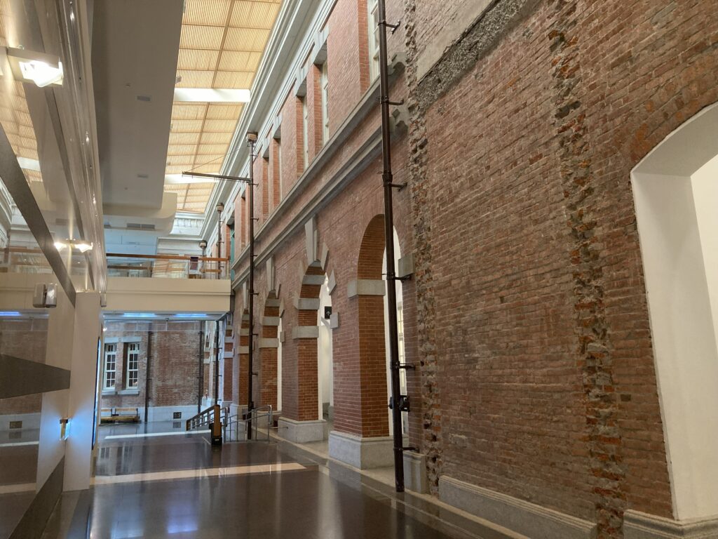 国立台湾文学館の内部には古い建物が保存されています