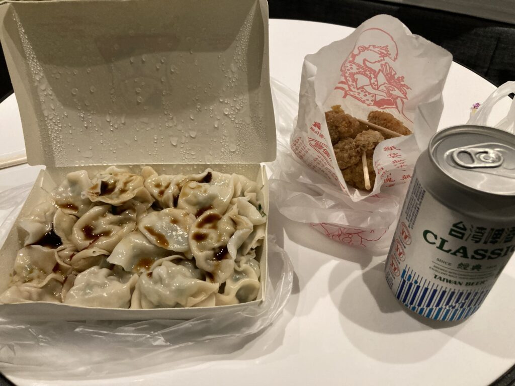 水餃、酸辣湯(自立店)の水餃子20個10と、土魠魚焿の乾土魠魚塊