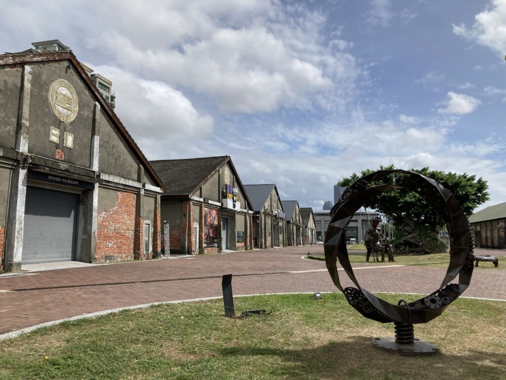 駁二蓬莱倉庫群