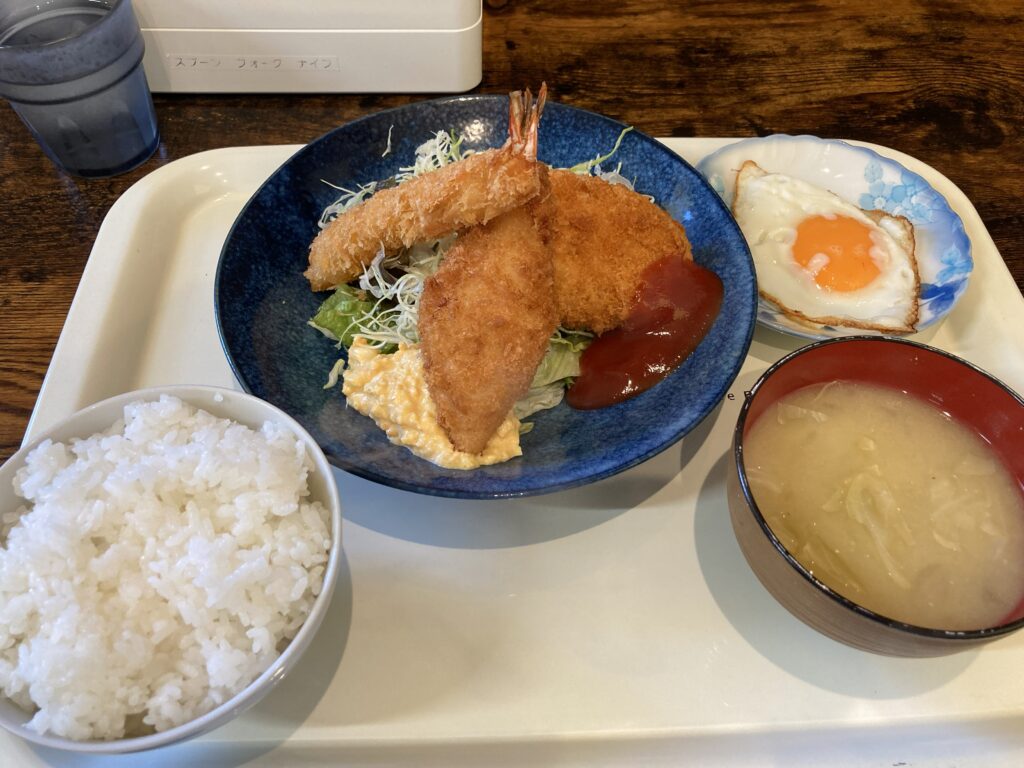 すぷぅぅんのミックスフライ定食